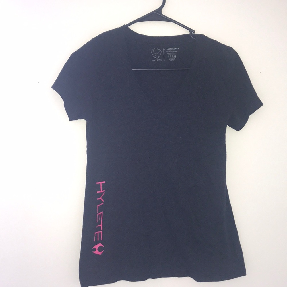 Hylete T-shirt v neck pink lettering grey